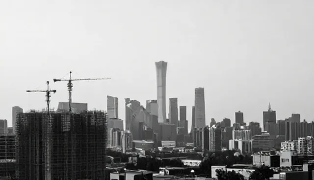 企业信息深度查询:两种风险控制机制的取舍比较